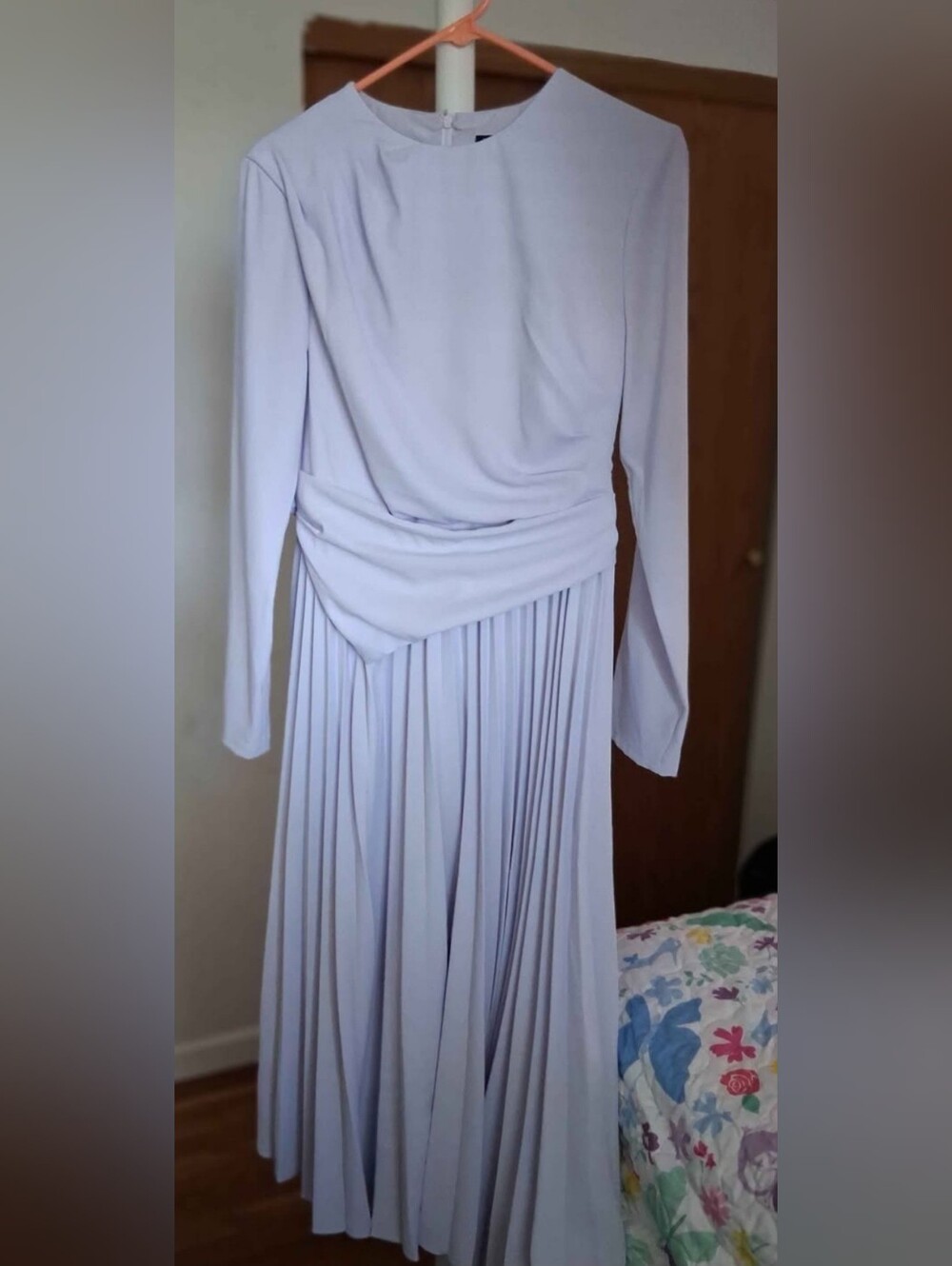 Elegant Long-Sleeve Pleated Maxi Dress in Light Lavender